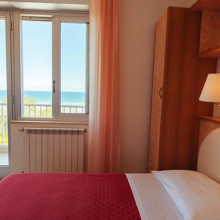 Hotel Perrozzi Vasto Δωμάτιο φωτογραφία